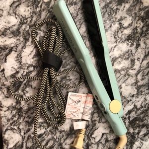 The Deluxe Collection Paul Mitchell Flat Iron